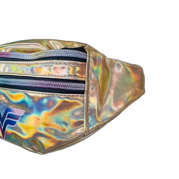 Wonder Woman Gold Fanny Pack Belt Bag - Picture 2 of 6